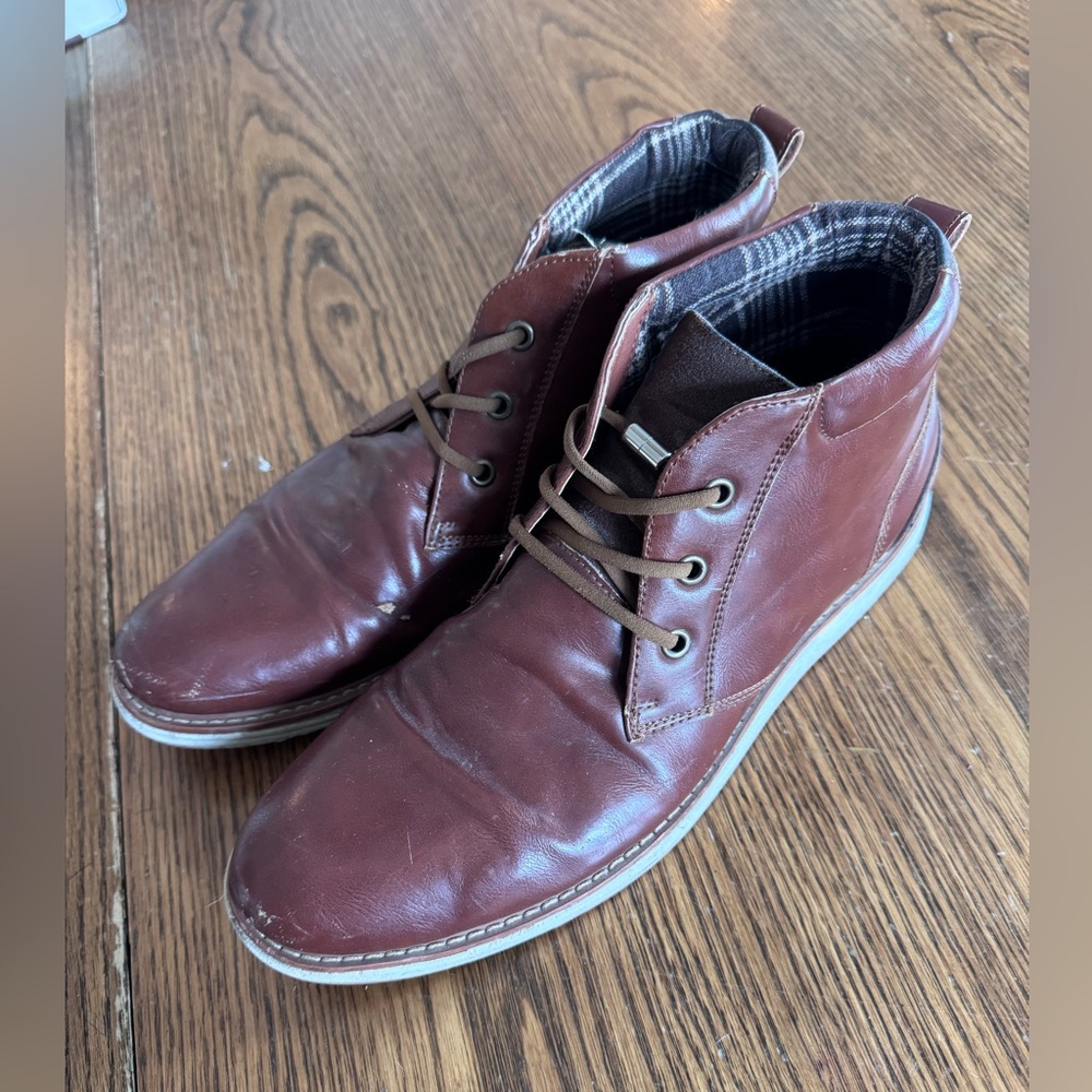 Men's Ferro Aldo Houstan Leather Chukka Boots. Size 9.5